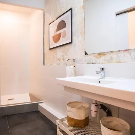 12ara1093- New & Spacious 3br Flat *