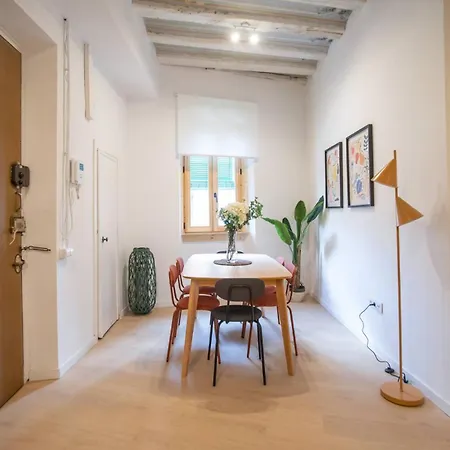 12Ara1093- New Spacious 3Br In The Gothic