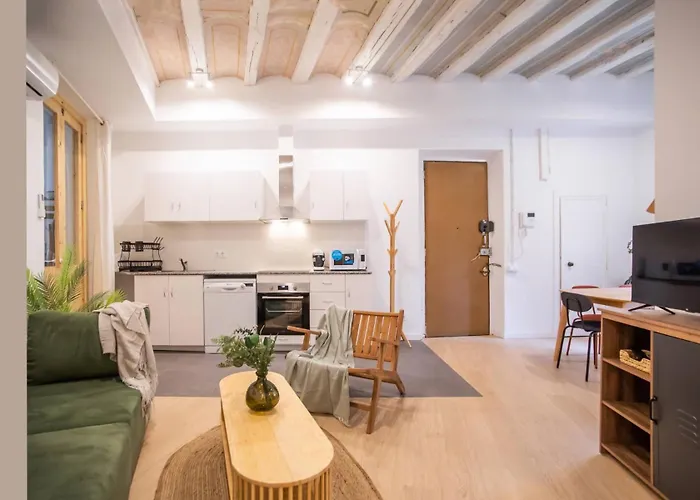 12ara1093- New & Spacious 3br Flat
