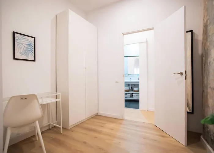 12ara1093- New & Spacious 3br Flat アパート
