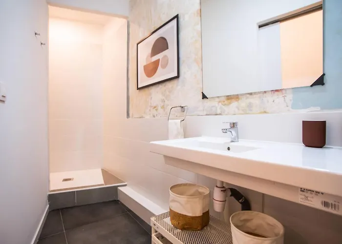 12ara1093- New & Spacious 3br Flat *